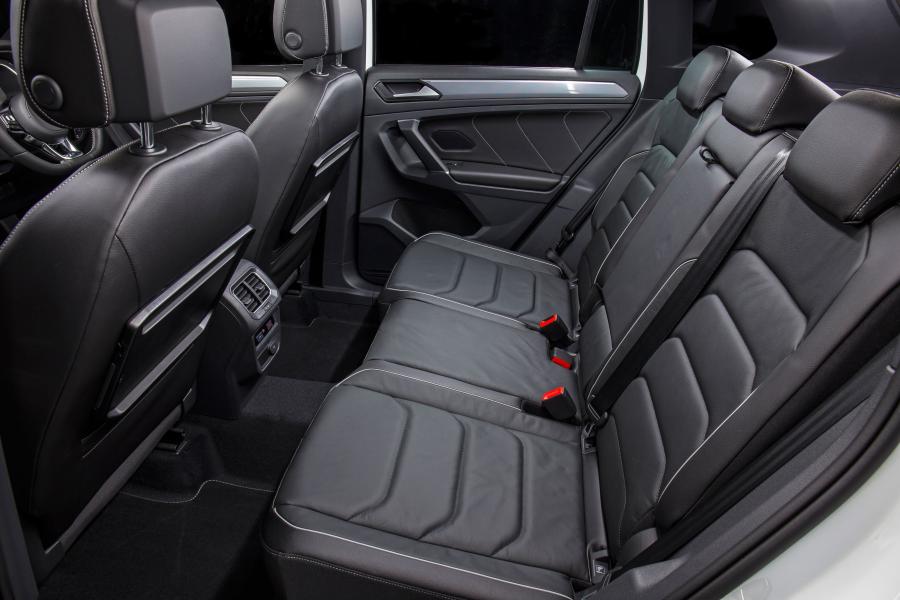 Интерьер Volkswagen Tiguan R-Line 2016 года  (AU) (фото 4 из 30)